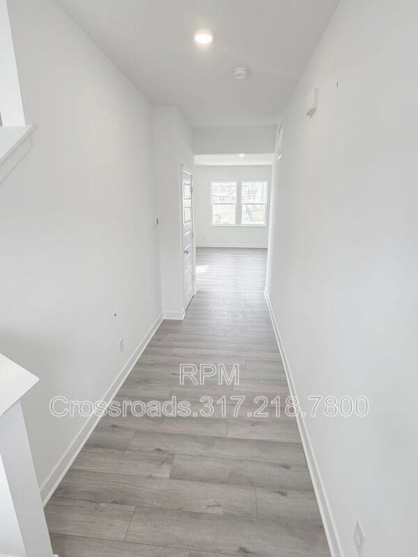 19698 Patcham Rd - Photo 3 of 35