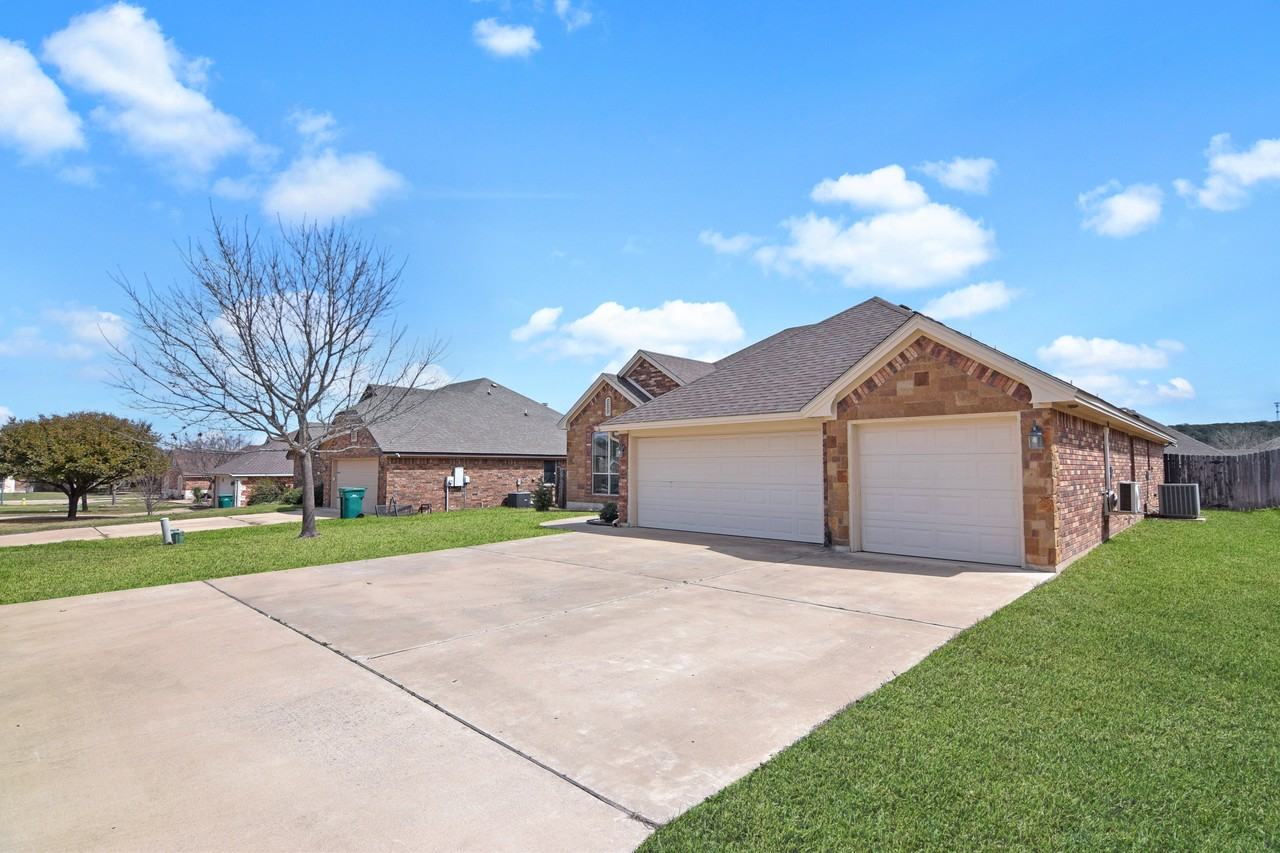 2506 Jackson Dr - Photo 2 of 23