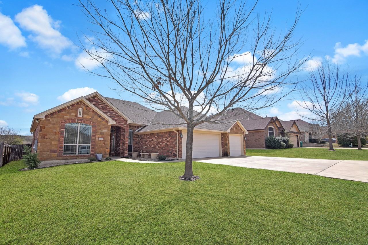 2506 Jackson Dr - Photo 3 of 23