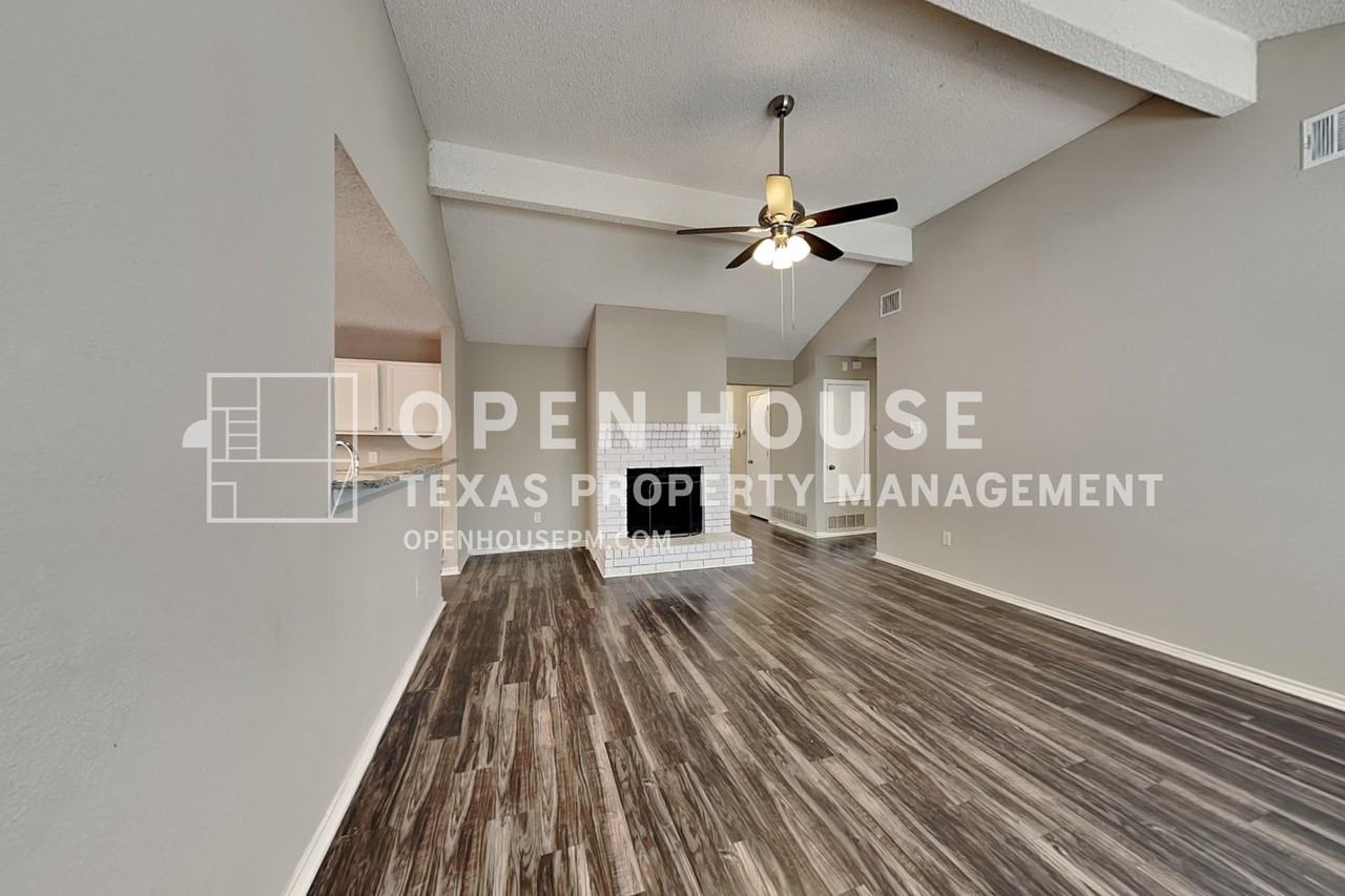615 Hanover Dr - Photo 3 of 24