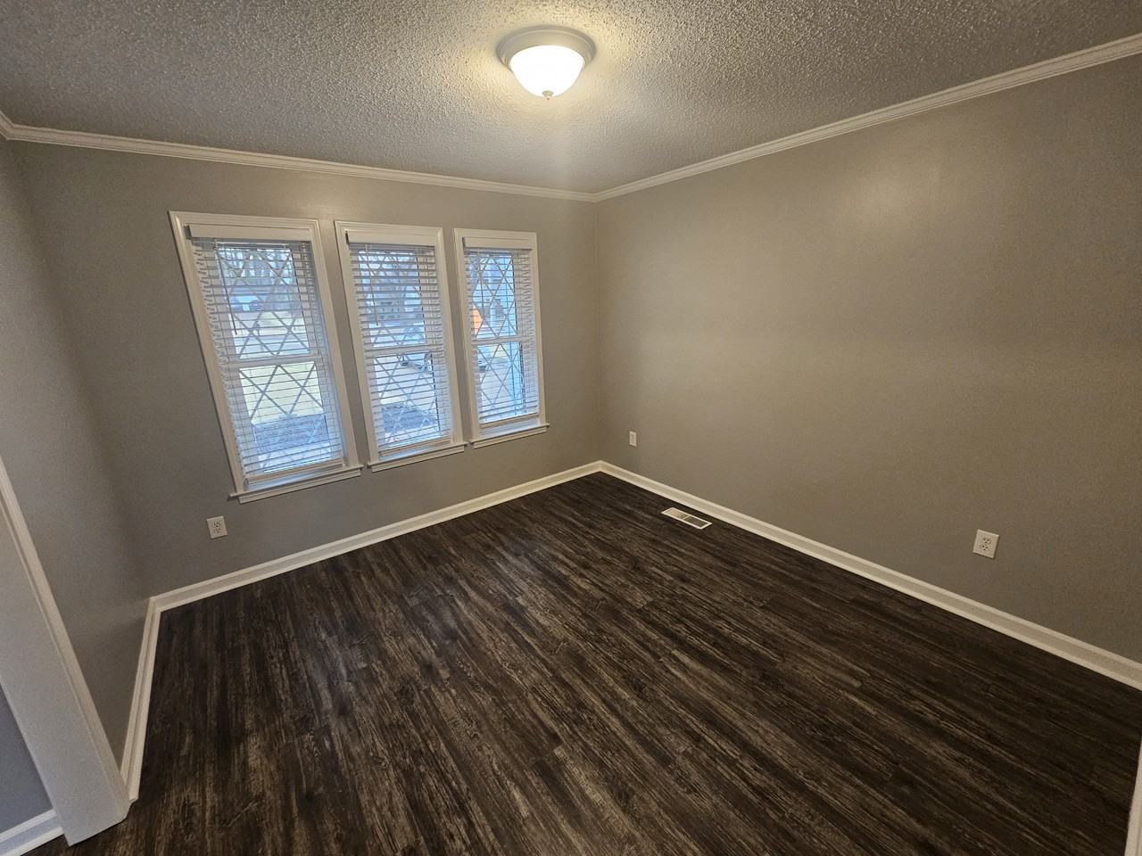 8131 Farmington Blvd - Photo 2 of 23