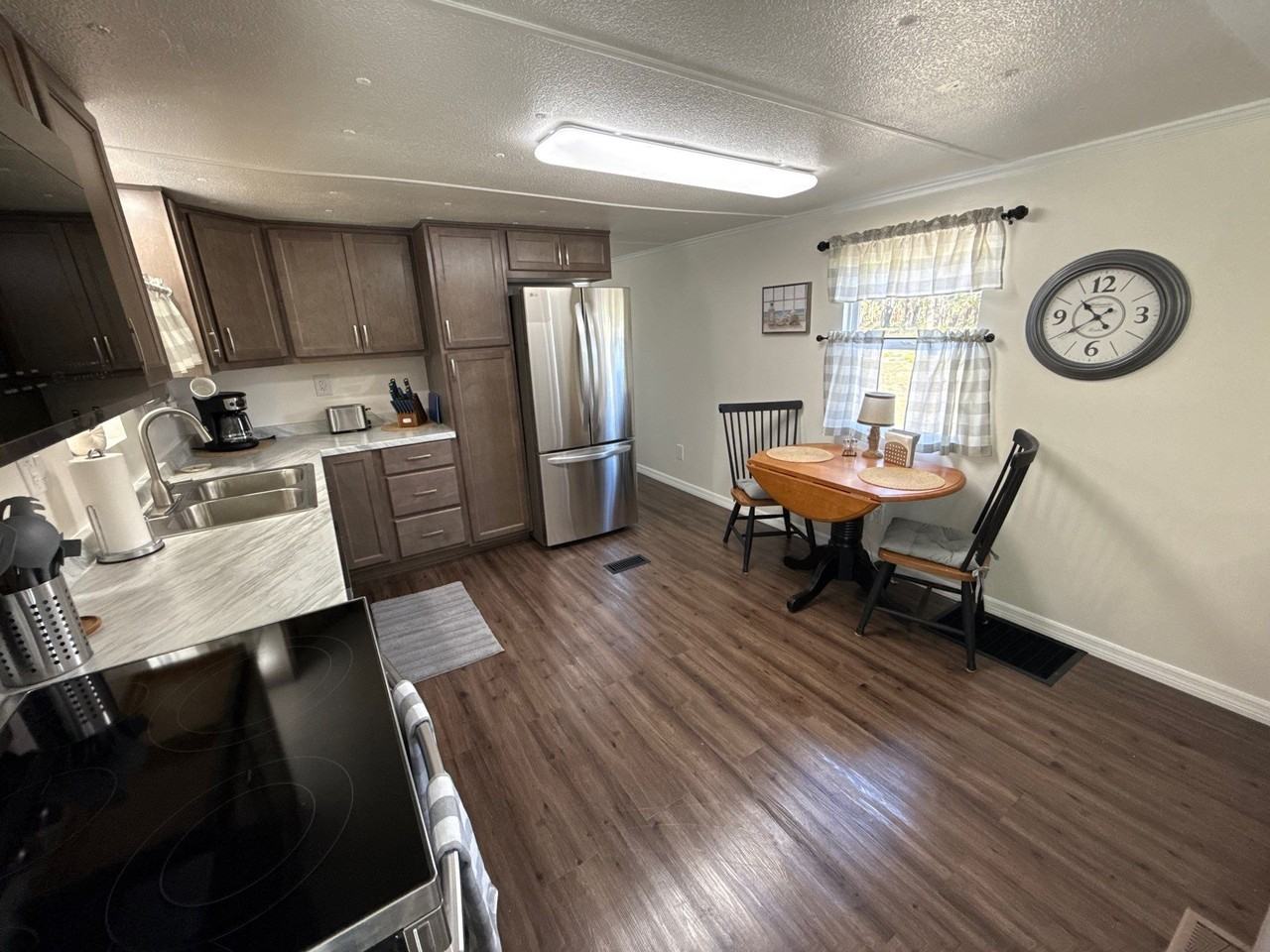 8825 W Arber Ct - Photo 3 of 20