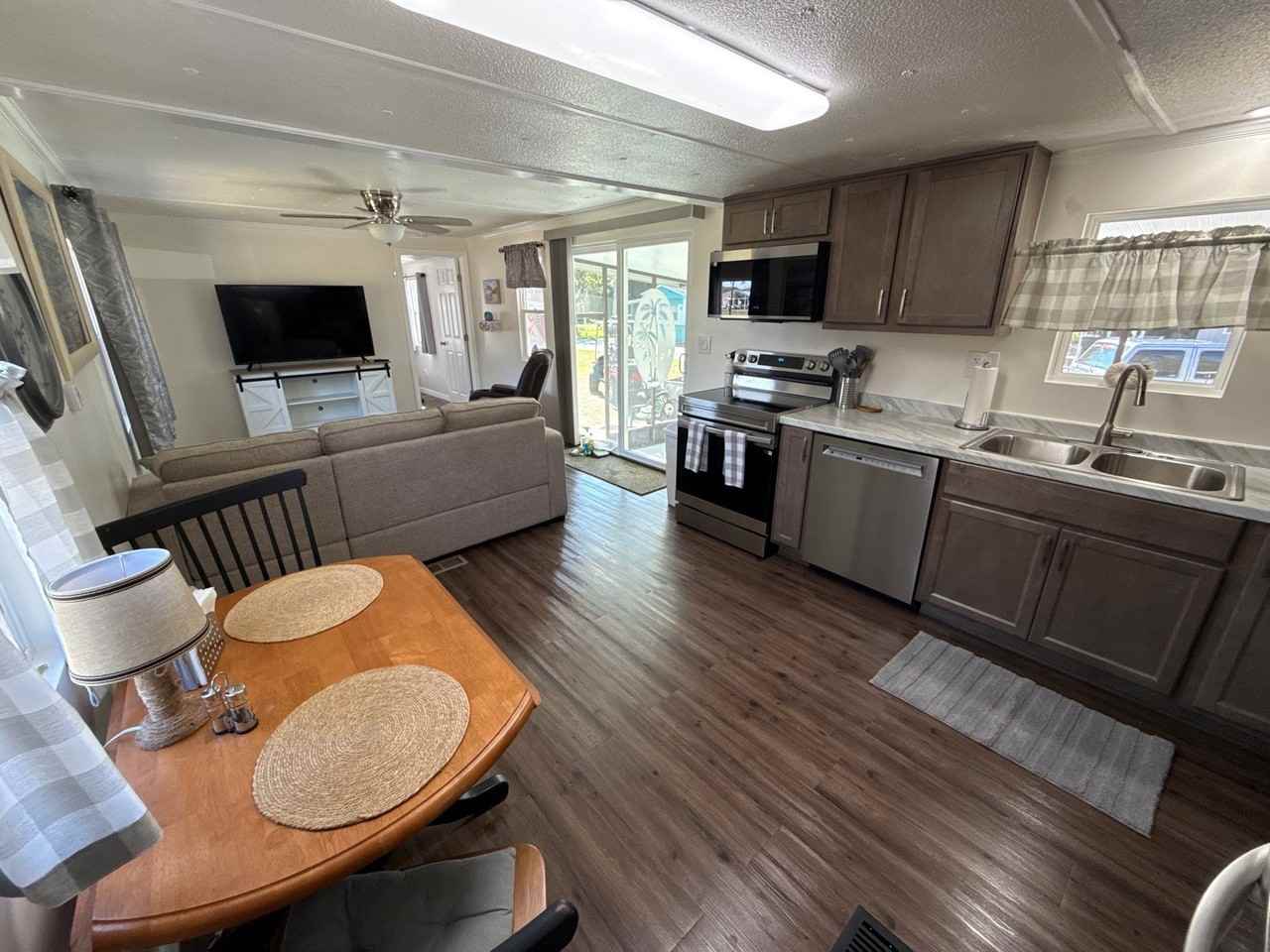 8825 W Arber Ct - Photo 4 of 20