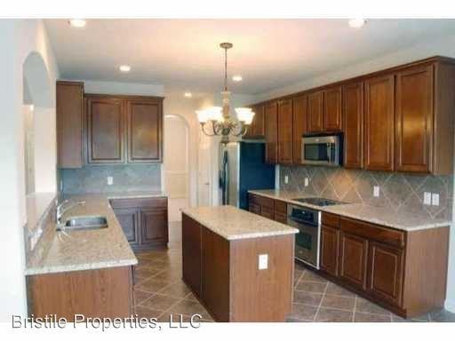 3908 Harvey Penick Dr - Photo 2 of 8