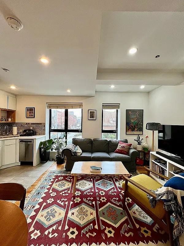 766 Lafayette Ave #4D