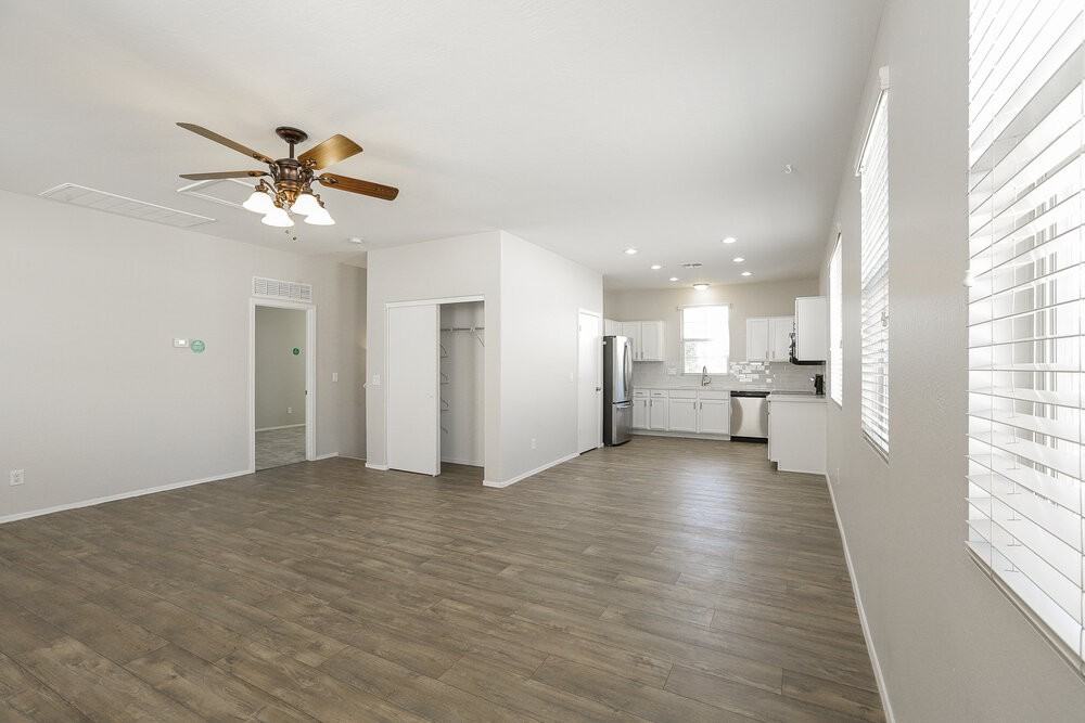 5146 W Odeum Ln - Photo 5 of 18