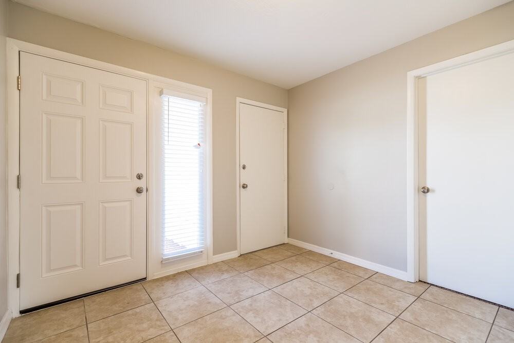 10636 Larissa St - Photo 2 of 15