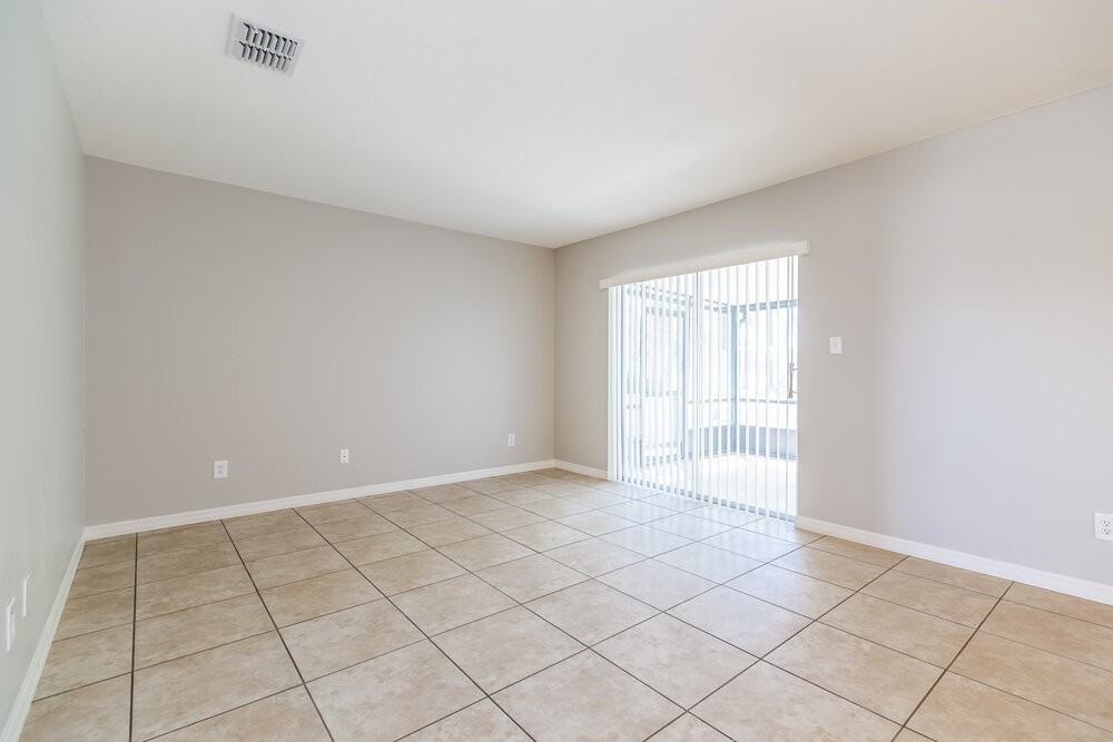 10636 Larissa St - Photo 3 of 15