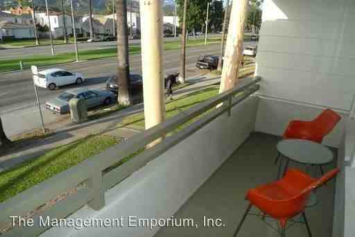 684 W Glenoaks Blvd - Photo 2 of 23