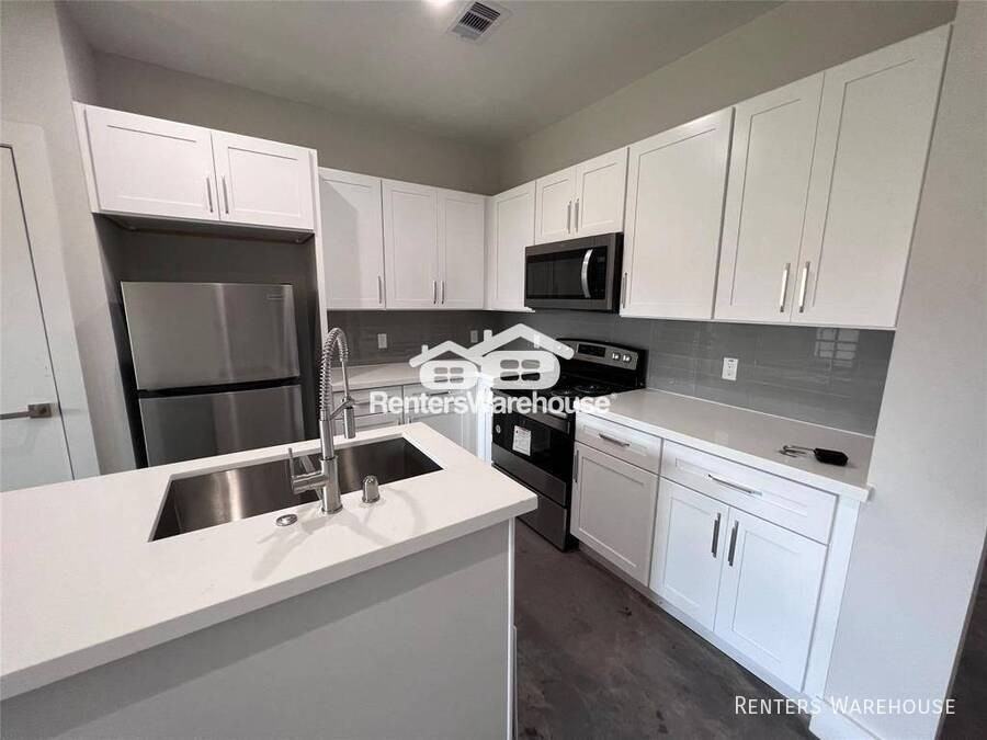 703 E Phillips St - Photo 3 of 17