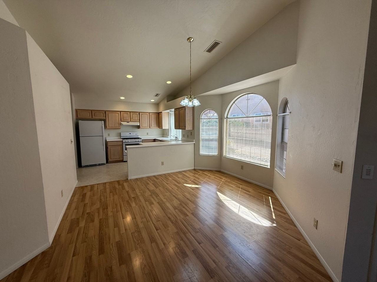 480 S Sawmill Gardens Dr - Photo 4 of 16