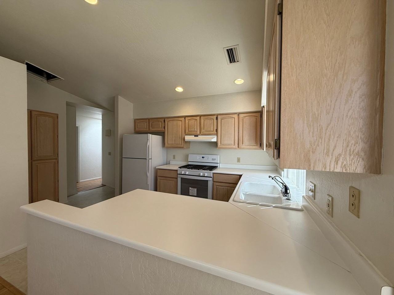 480 S Sawmill Gardens Dr - Photo 5 of 16