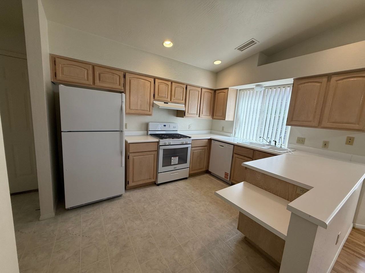 480 S Sawmill Gardens Dr - Photo 6 of 16