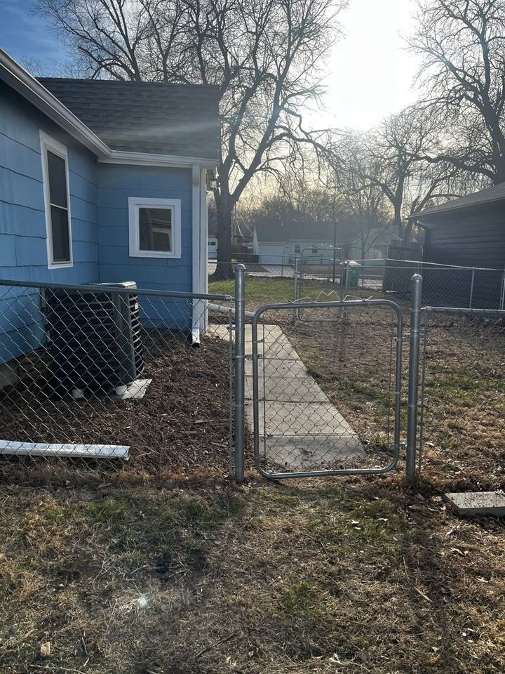 4237 L St - Photo 2 of 9