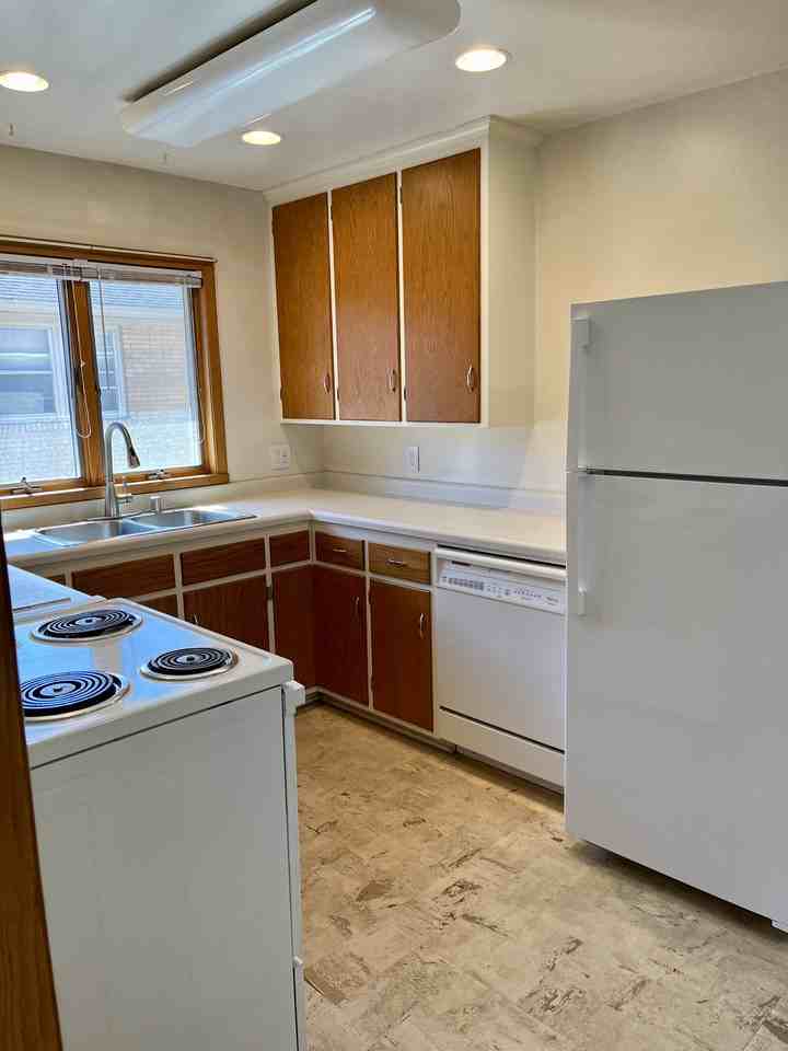 1806 Helene Pkwy #4 - Photo 3 of 6