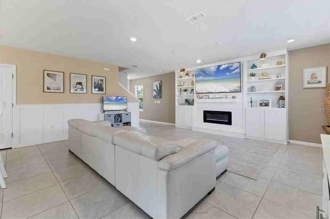 9091 Royal River Cir #NA - Photo 2 of 18