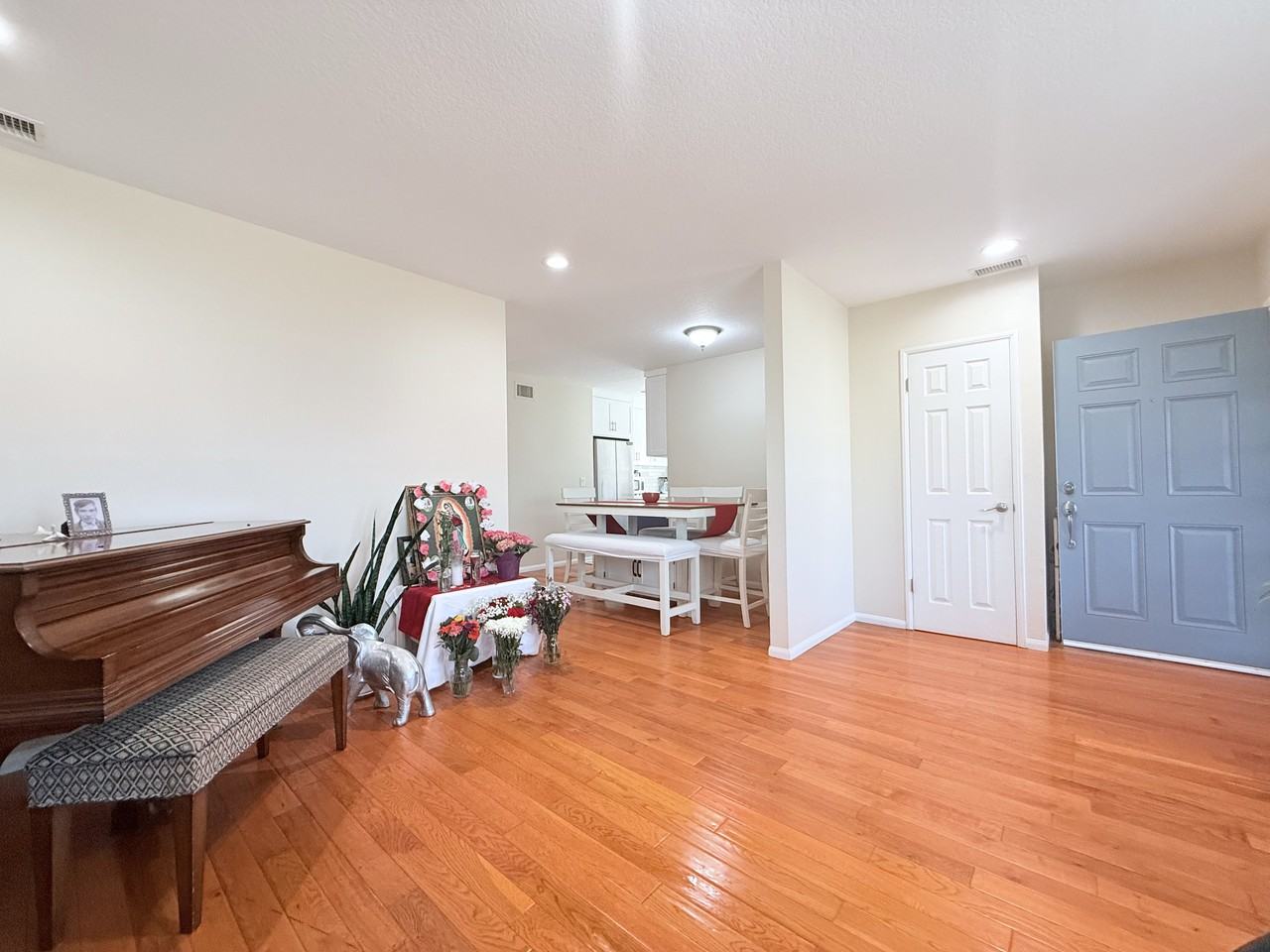 2030 Martina Avenue - Photo 3 of 14