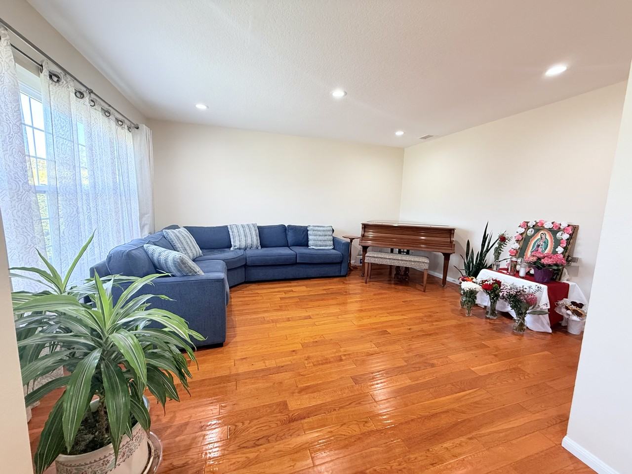 2030 Martina Avenue - Photo 2 of 14