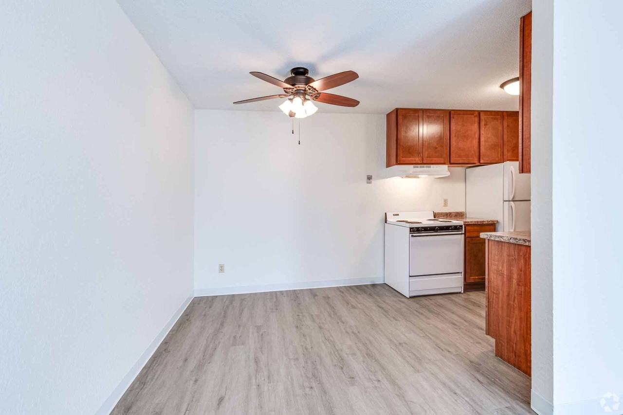 956 Place Apartments - Photo 3 of 38