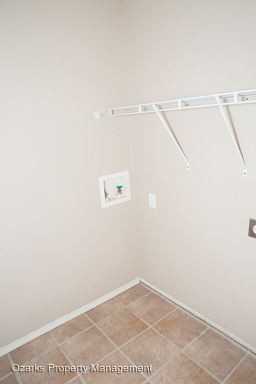 4140 Oakwood Rd - Photo 3 of 11