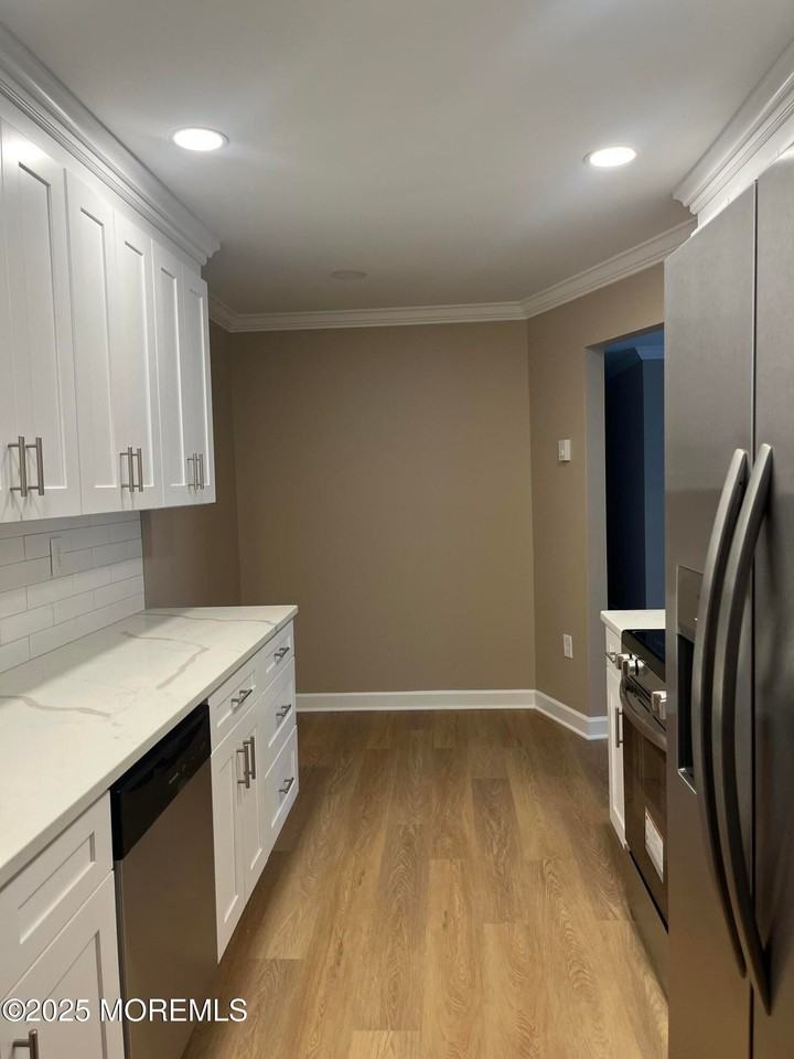 54 Amberly Dr - Photo 3 of 18