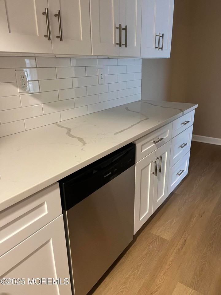 54 Amberly Dr - Photo 4 of 18