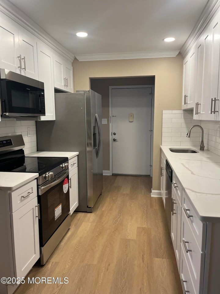 54 Amberly Dr - Photo 5 of 18