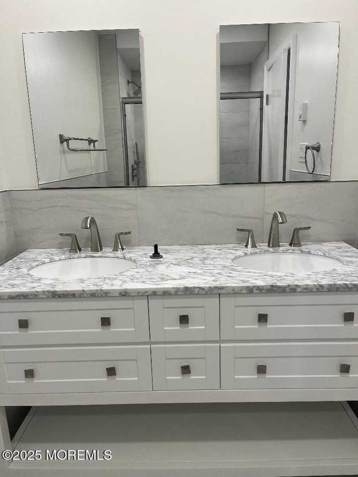 54 Amberly Dr - Photo 7 of 18