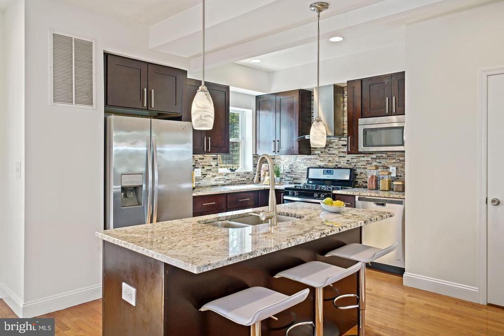 4619 Georgia Avenue Northwest - Photo 7 of 17