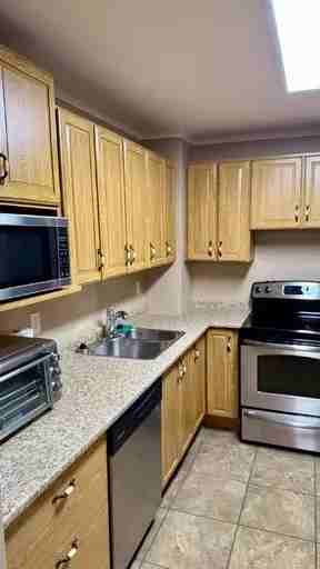 405 Waverley St #502 - Photo 3 of 9