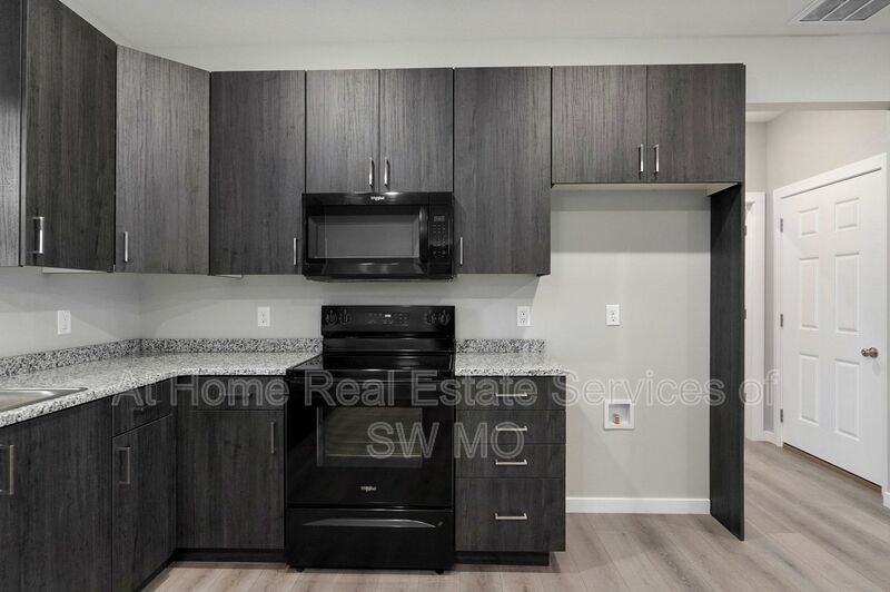 1436 S Shayla Ave - Photo 3 of 13