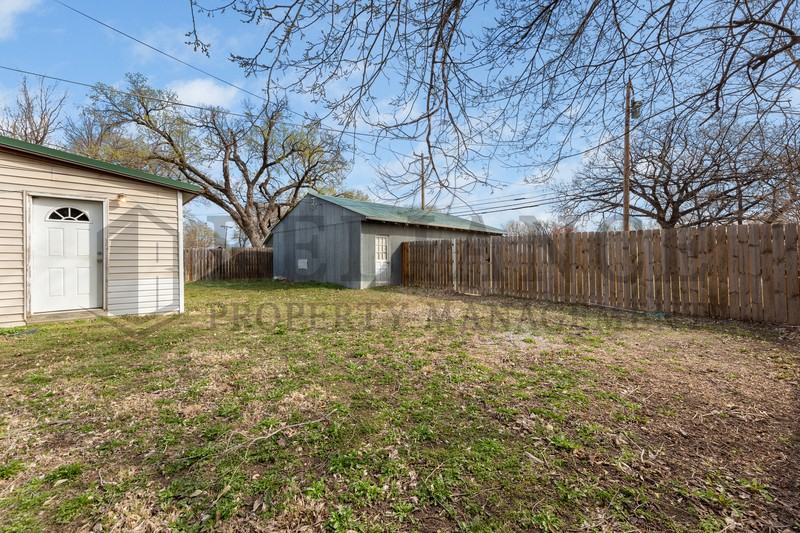 312 N Birch Ave - Photo 3 of 22