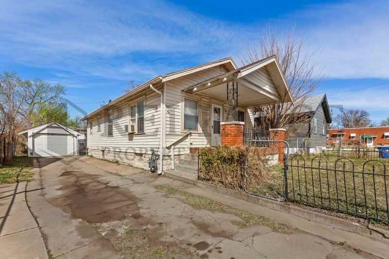 1011 S Marys Dr - Photo 2 of 17