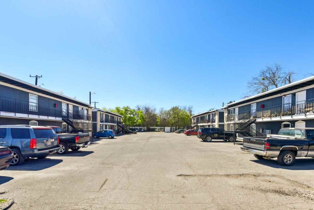 Hein Orchard Apartments - Photo 3 of 26