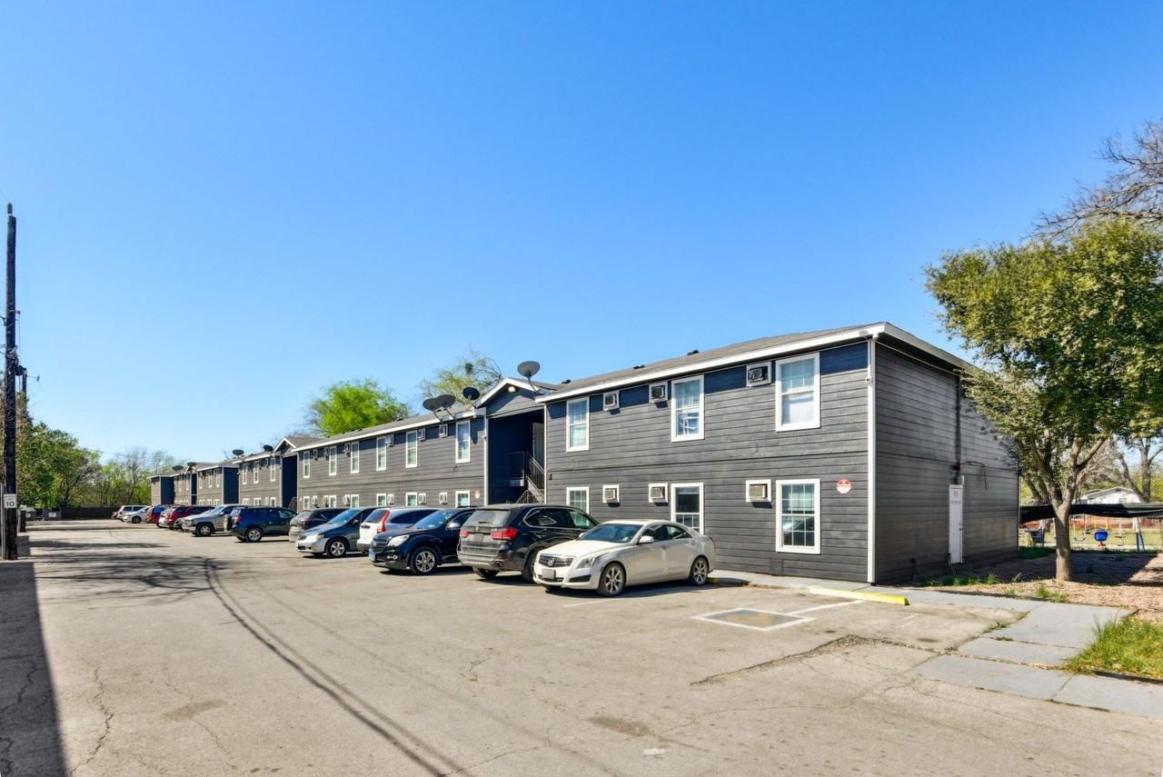 Hein Tulip Apartments - Photo 2 of 16