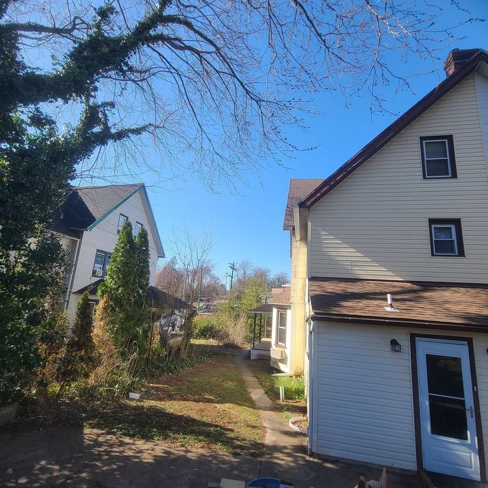 39 W Manoa Rd - Photo 3 of 25