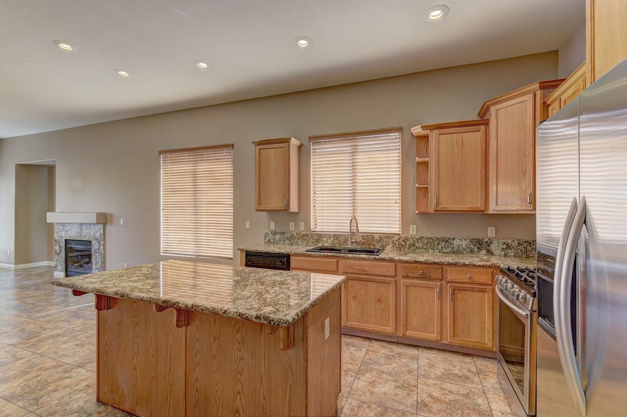 10876 Scamadella St - Photo 5 of 19