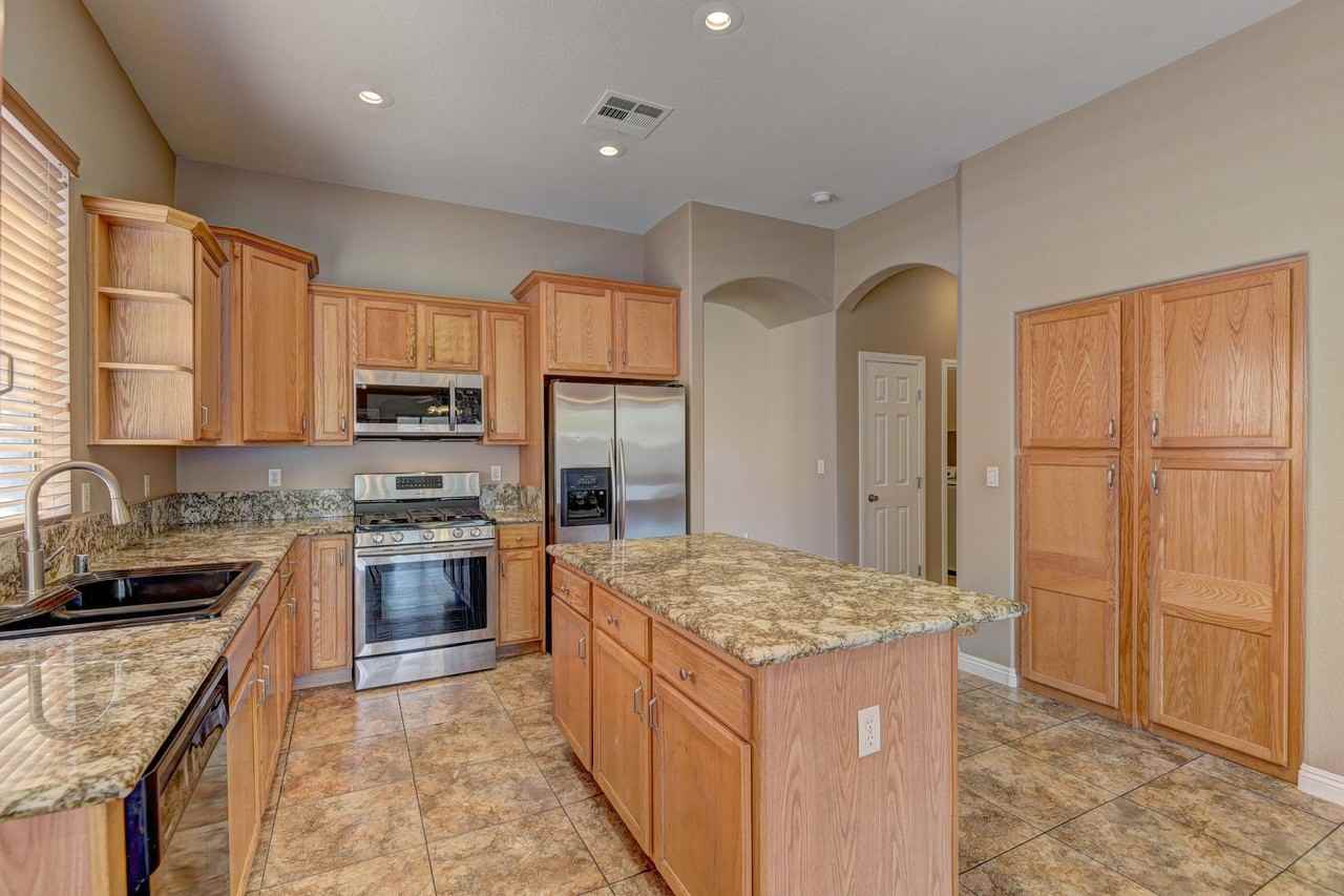 10876 Scamadella St - Photo 6 of 19
