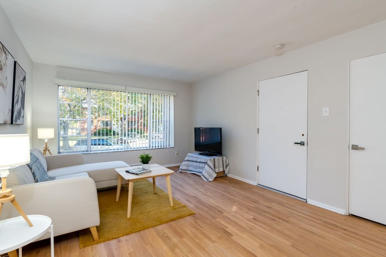 Lindenwood Heights - Photo 7 of 39