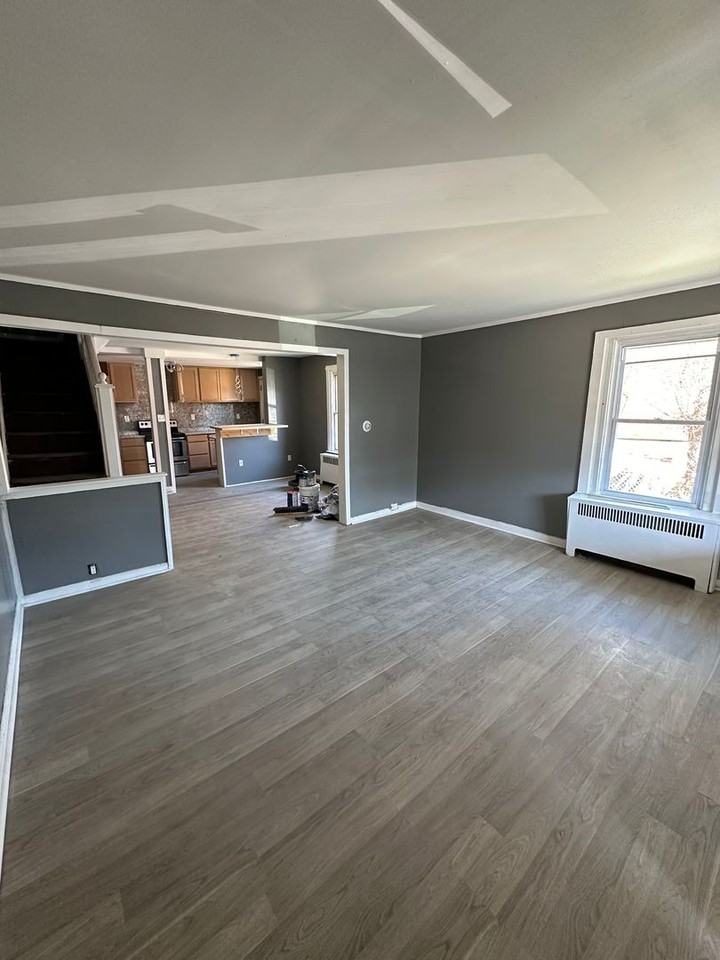 1122 Brown St - Photo 2 of 9