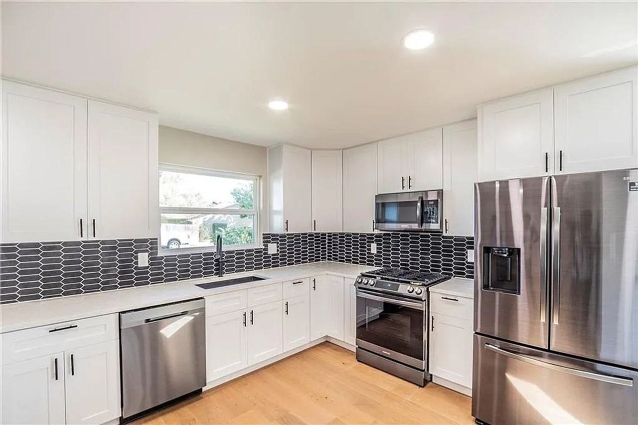 8102 Loralinda Dr - Photo 2 of 23