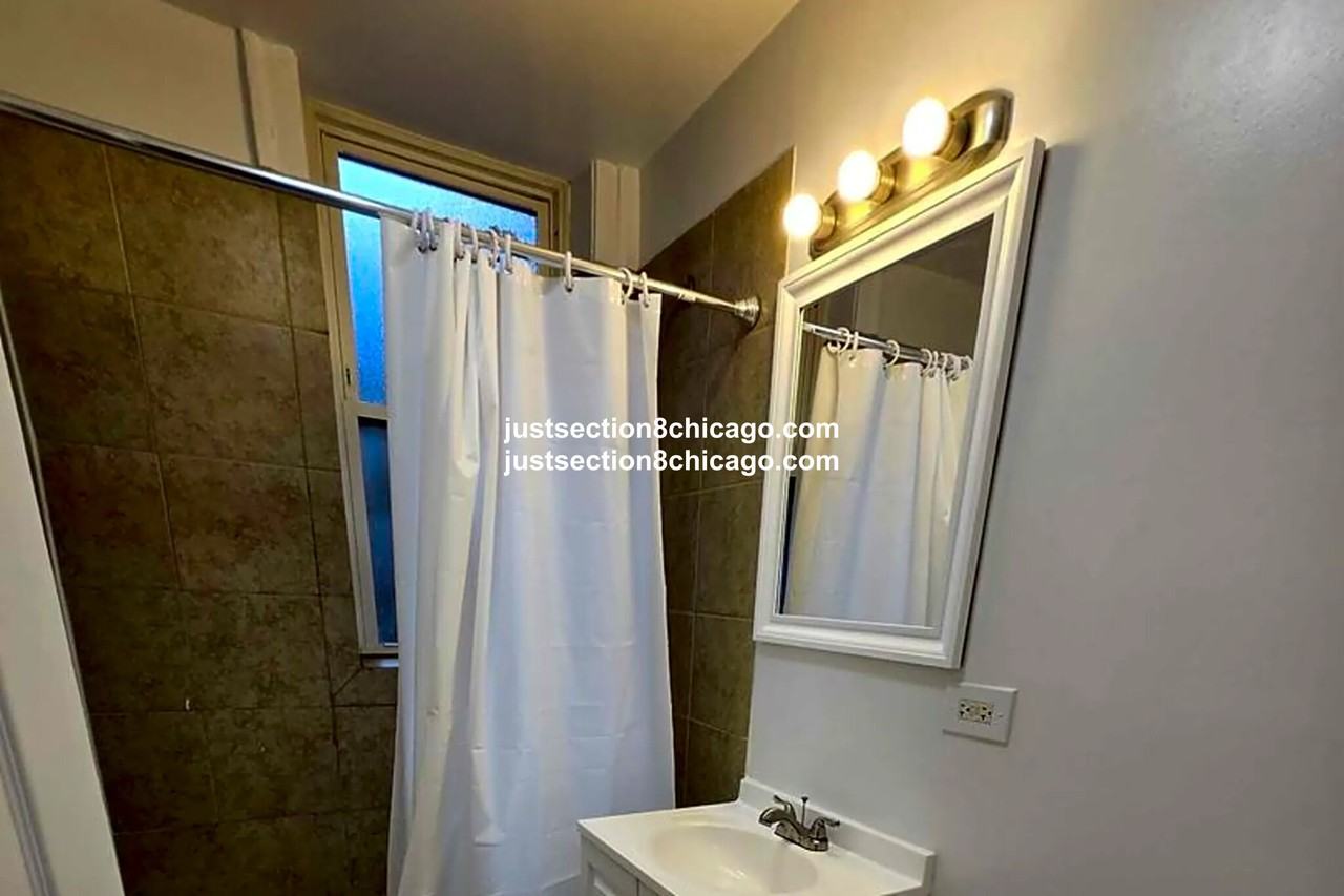 1115 E East 81st St. - Photo 4 of 5