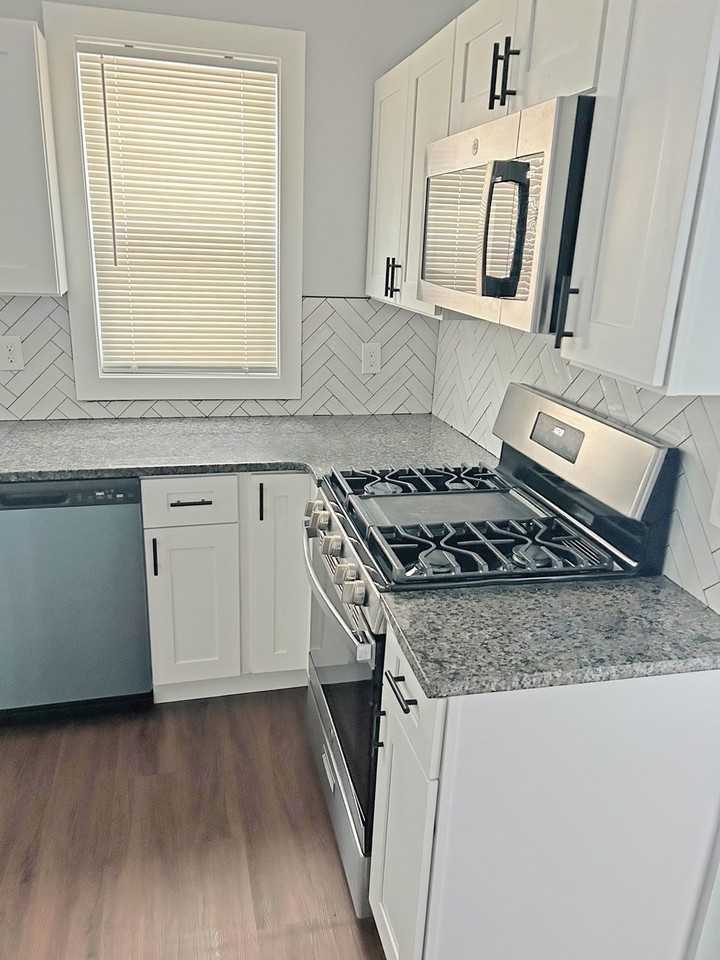 Ashton St #1R - Photo 4 of 10