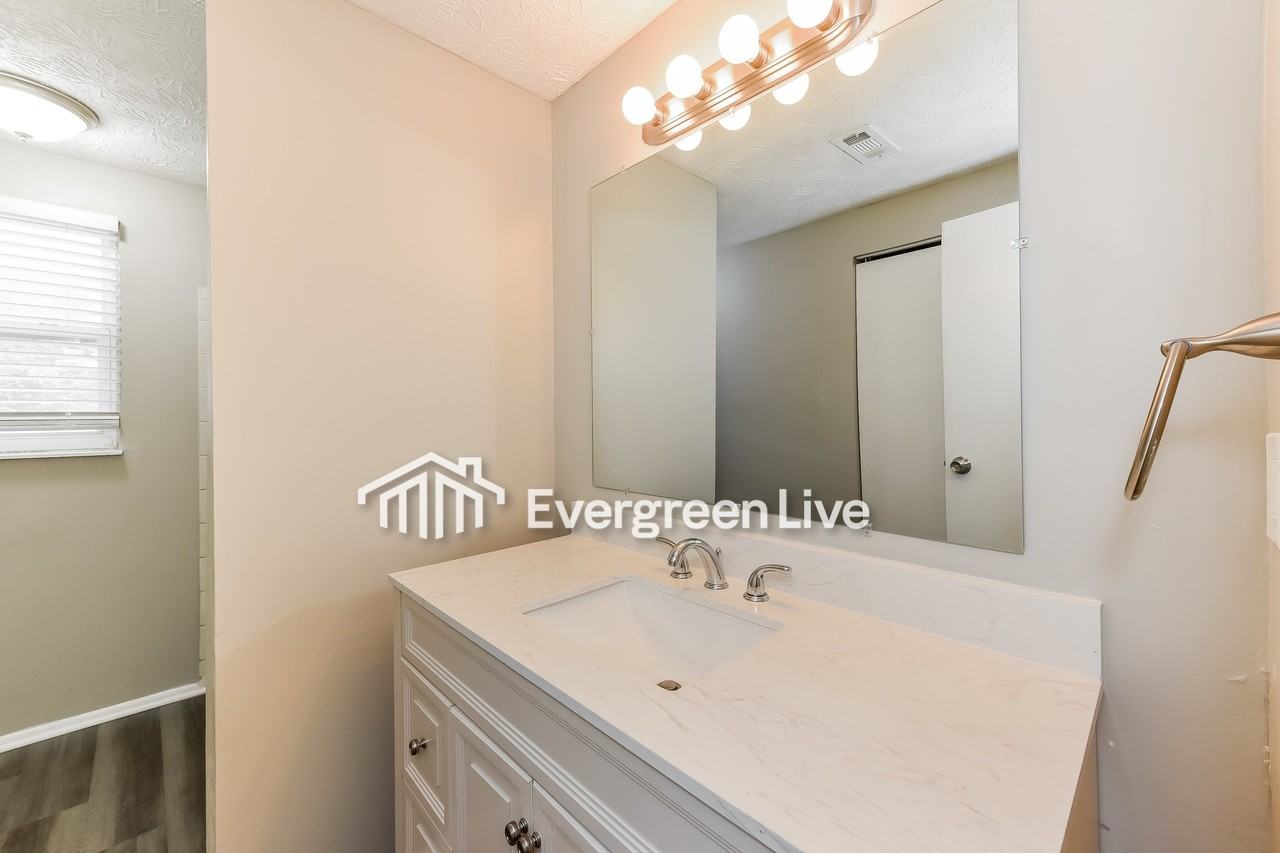 4806 White Oak Trl - Photo 3 of 19