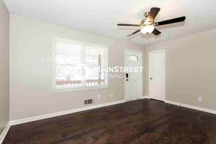 4022 S Shelby Ln - Photo 3 of 16