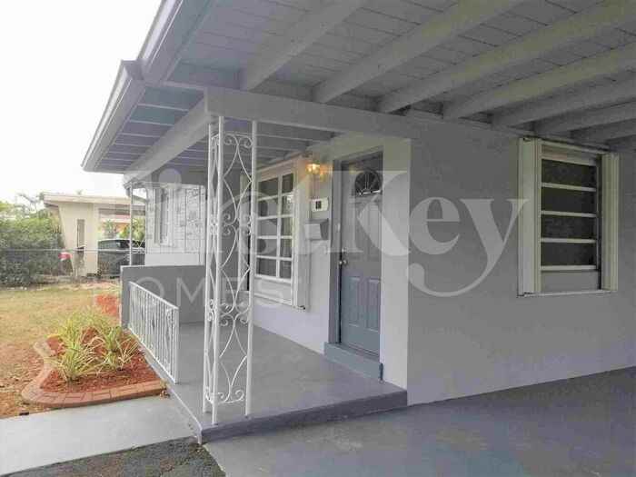 810 N 73rd Ter - Photo 2 of 21