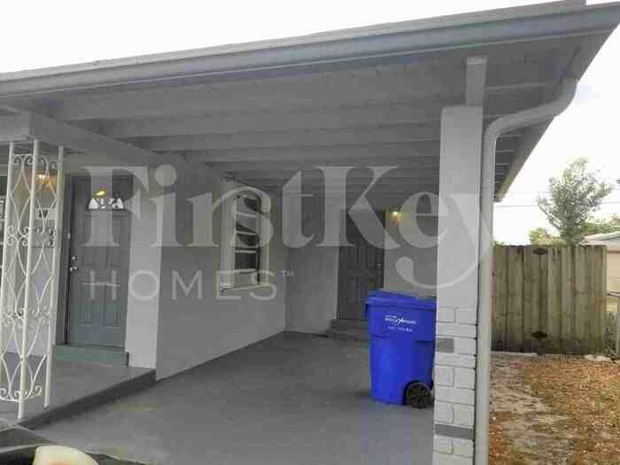 810 N 73rd Ter - Photo 3 of 21