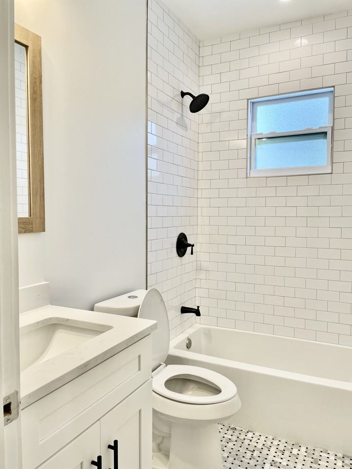 1009 Pinebrook Dr #B - Photo 6 of 9