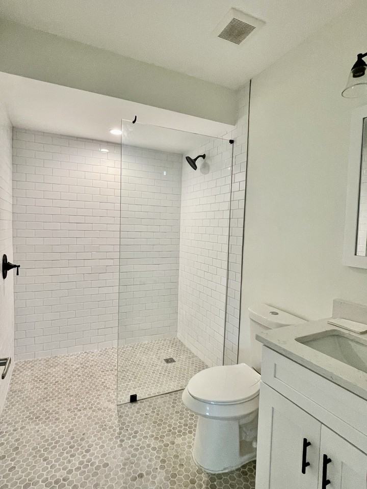 1009 Pinebrook Dr #B - Photo 7 of 9