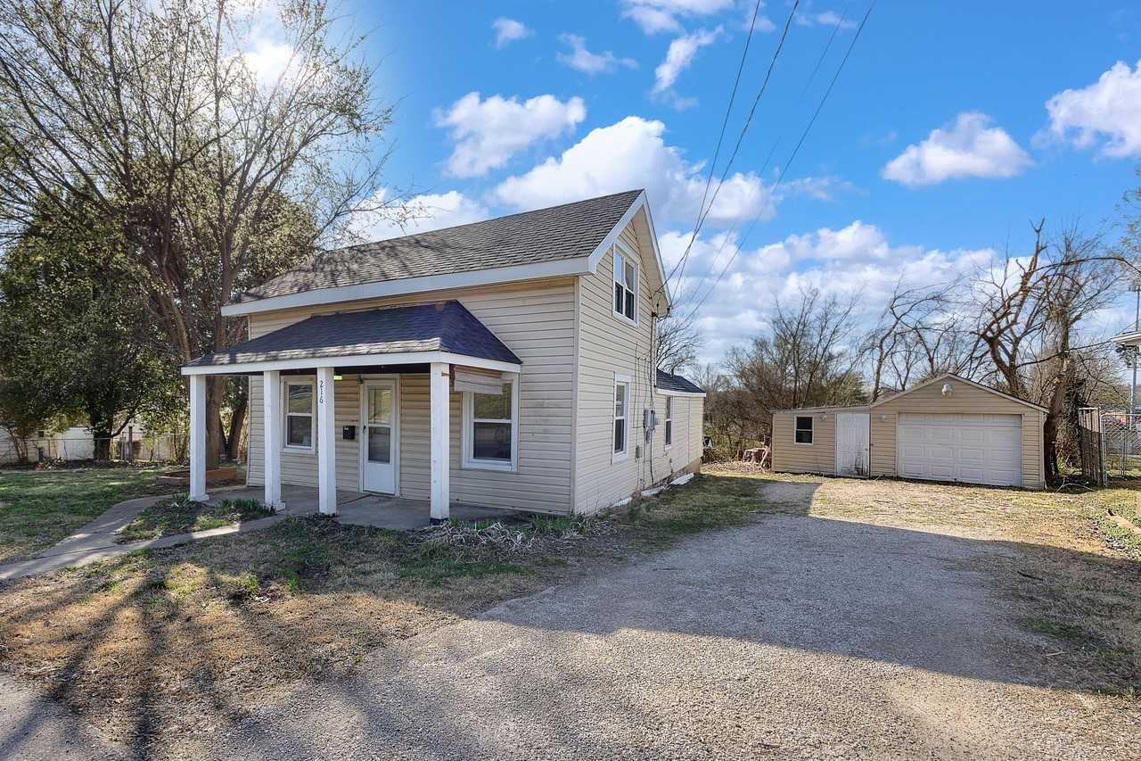 216 N 5th St #NA - Photo 2 of 8